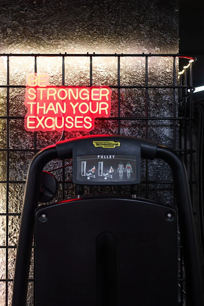 Néon Be stronger than your excuses