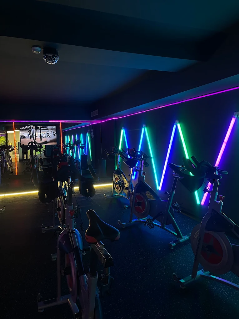 Studio cycling néon
